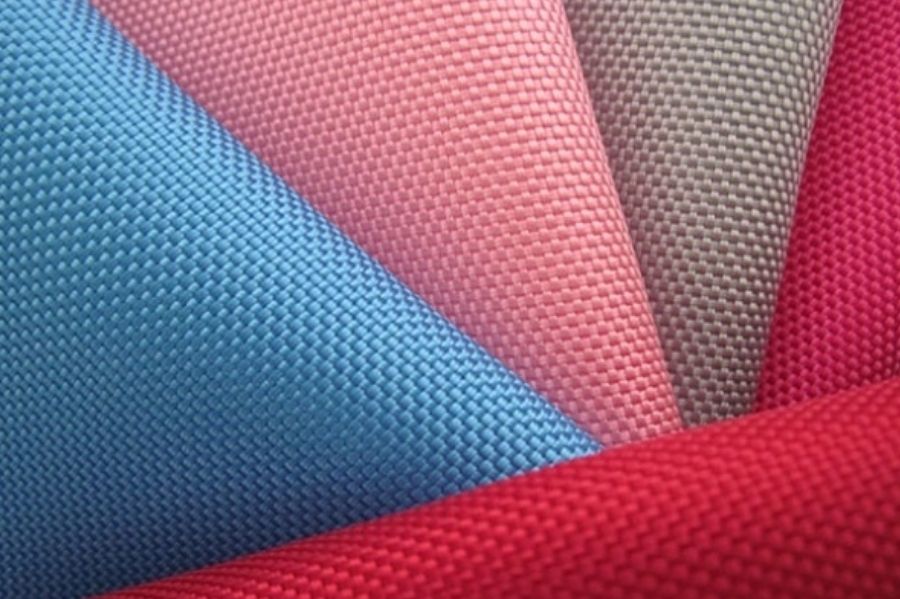 Vải sợi tổng hợp: Nguồn gốc và tính chất